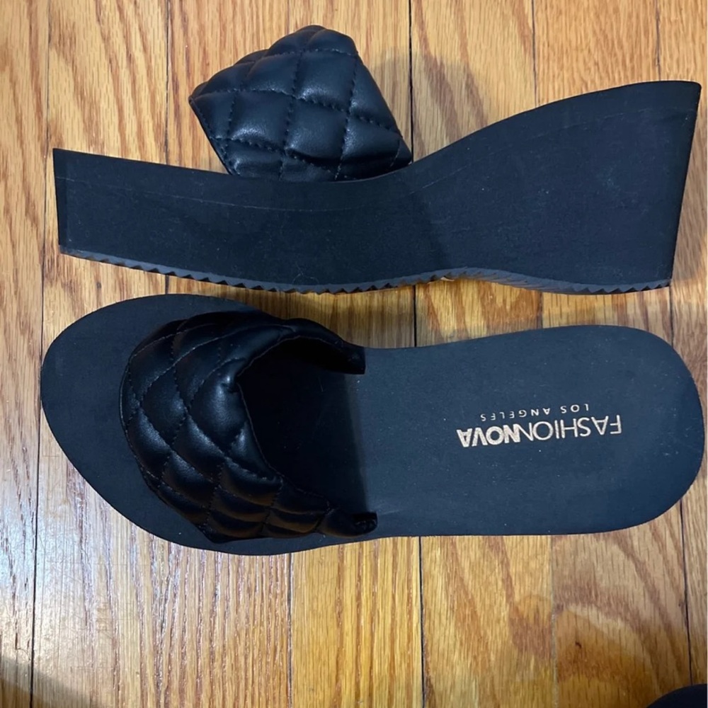Fashion Nova Y2K Chunky Platform Black Slides *NEVER WORN*